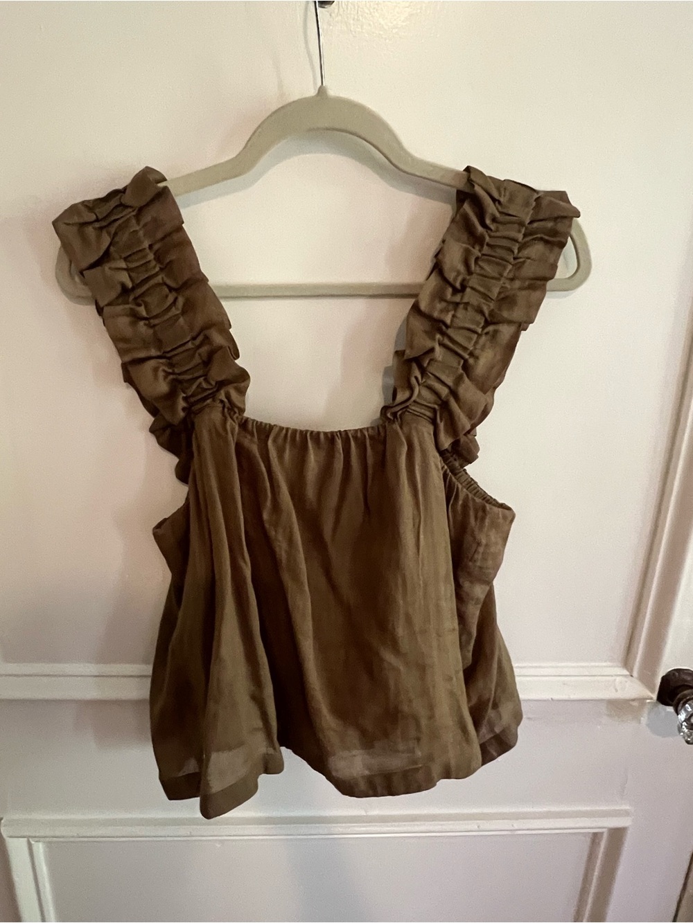 Frame Ruffle strap tank in moss. Size small - Picture 2 of 3